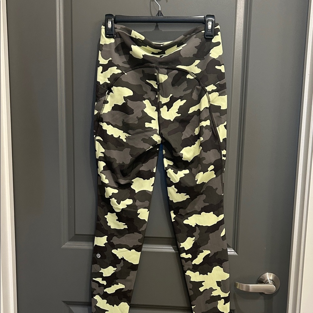Lululemon Camo Leggings 25 - Picture 6 of 8